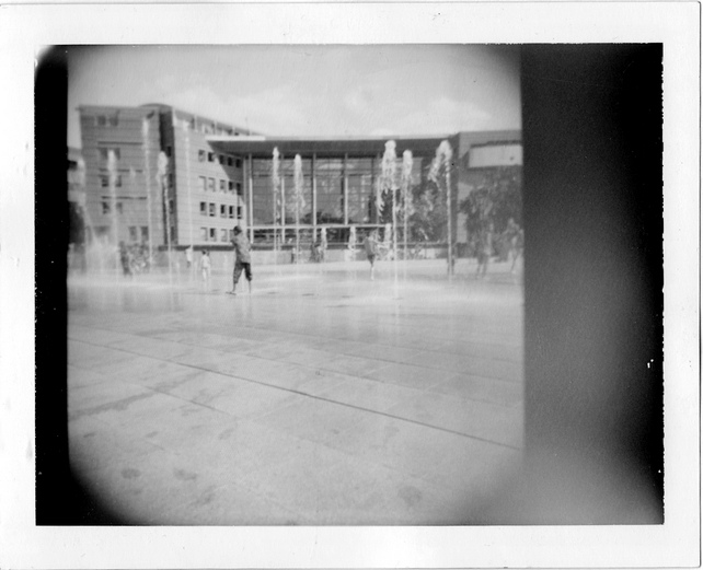 Evry Daily Photo - Holga Polaroid - Place des Droits de l homme 01 - large.jpg